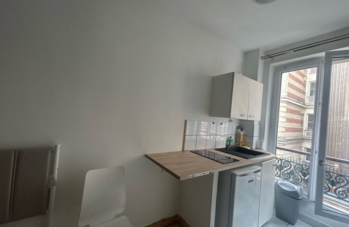 Quartier de la Folie-Mericourt Apartment | La Folie Urban Room République Marais
