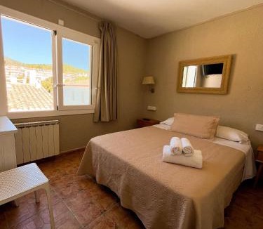 Portlligat Bed & Breakfast | La Fonda