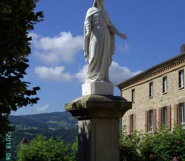 Saint-Georges-en-Couzan Bed & Breakfast | La Fontaine