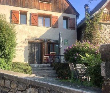 Cazeaux-de-Larboust House | La fontaine