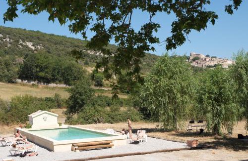 Simiane-la-Rotonde Bed & Breakfast | La Fontaine
