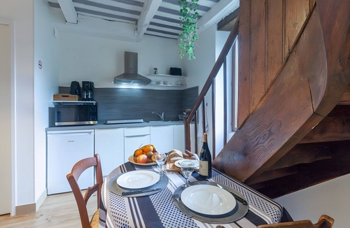 Nuces House | La Fontanelle Cottage near Rodez and Conques – Vineyard Views