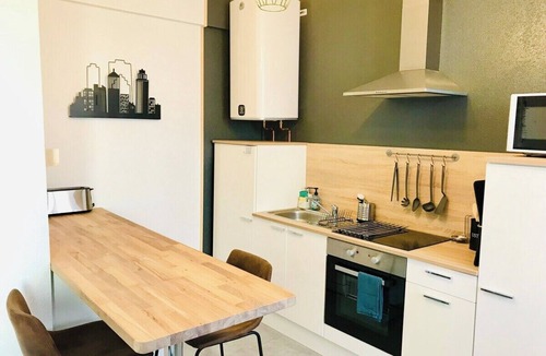 Montlucon Apartment | La Forêt Urbaine ~ Terrace ~ Air Conditioning