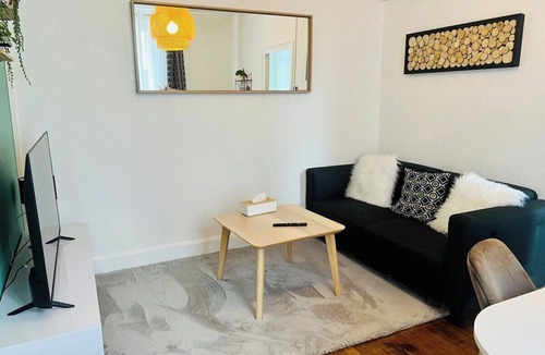 Montlucon Apartment | La Forêt Urbaine ~ Terrace ~ Air Conditioning