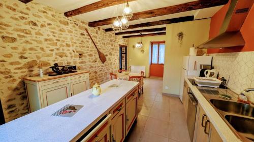Saint-Julien-le-Petit House | La forge