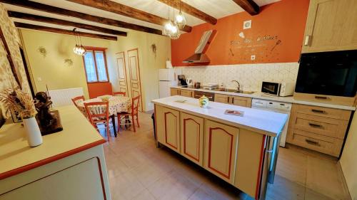 Saint-Julien-le-Petit House | La forge