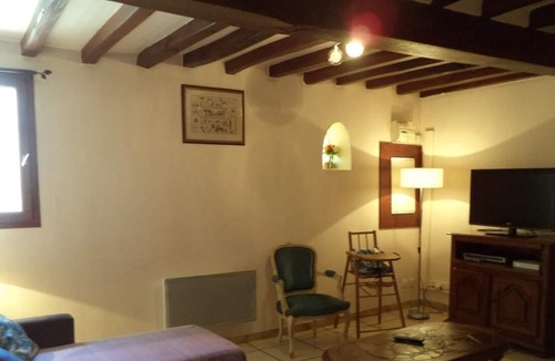 Saint-Etienne-sous-Bailleul House | La maisonnette-House-Traditional-Ensuite with Bath-Garden view