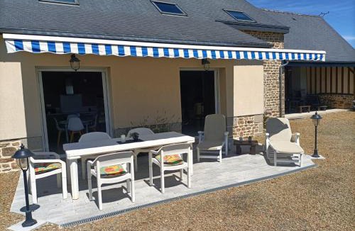 Saint-Georges-de-Reintembault House | La Rezendine