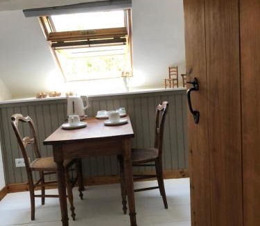 Saint-Georges-de-Reintembault Bed & Breakfast | La Chambrette La Canopée du Mont