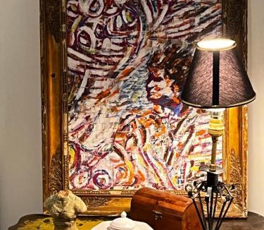 Ville Haute House | La Galerie