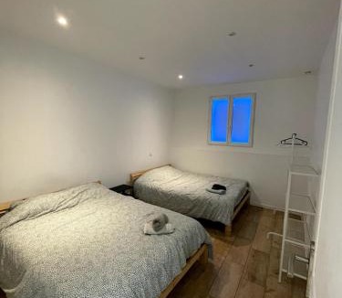 Chateaudun-Bannier Apartment | La Game Room Centre ville 6 personnes