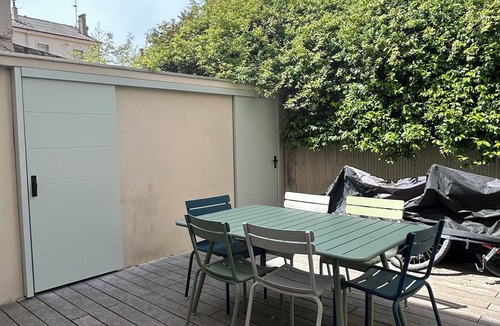 Saint-Martin House | La Gare - Town house with terrace.