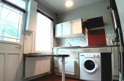 Nord - Gare Apartment | La Glacière - chambre avec salle de bain - 2 personnes