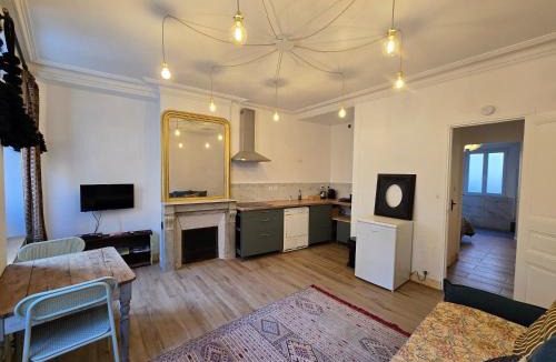 Coulommiers Apartment | La Glycine