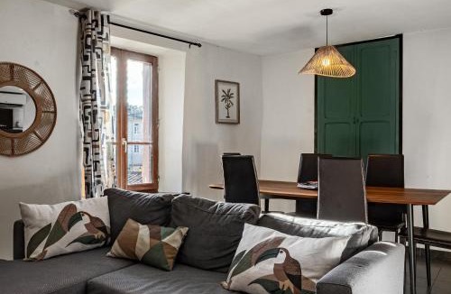 Montolieu Apartment | La Glycine