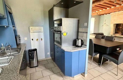 Saint-Come-de-Fresne House | La Glycine, with pool access and jacuzzi
