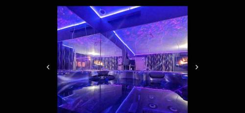 Moyen-Vernet Apartment | La Gold Room jacuzzi et sauna