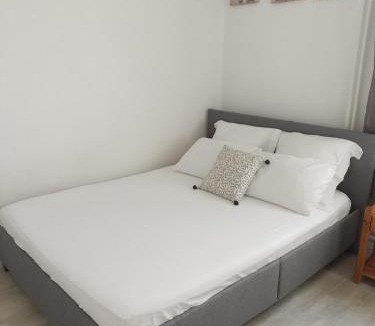 Vaulx En Velin Village Apartment | La Grâce