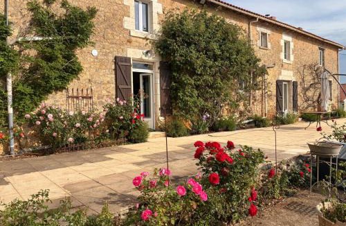 Saint-Martin-des-Fontaines House | La Grange aux coccinelles