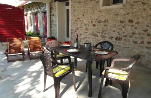 Verneuil House | La Grand Cour