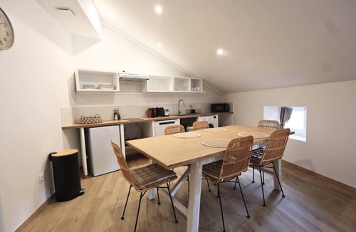 Camaret-sur-Aigues Apartment | La Grande Échappée Bohème wifi netflix prime clim