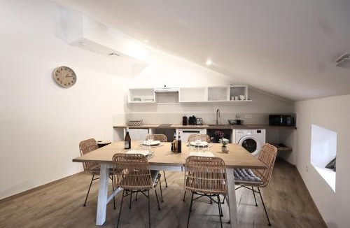 Camaret-sur-Aigues Apartment | La Grande Échappée Bohème - WIFI - NETFLIX - PRIME - CLIM