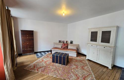 Coulommiers Apartment | La Grande Glycine