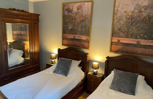 Pas-de-Jeu Bed & Breakfast | La Grande Maison