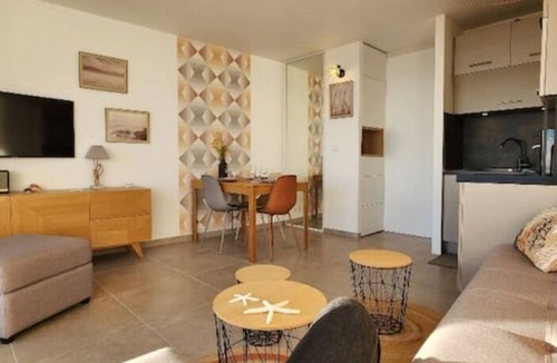 La Grande-Motte Apartment | La Grande-Motte on the Beach facing the Sea with Terrace, Pool and Parking