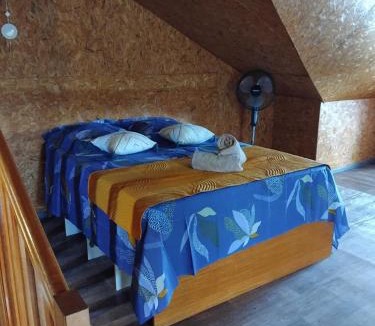 Gouzon Apartment | La grande table