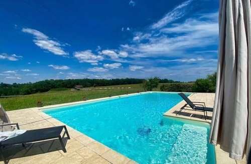 Conne-de-Labarde Cottage | La Grange aux Oiseaux" charming gîte