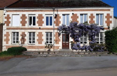 Neuville-lez-Beaulieu House | La Grange Aux Oiseaux