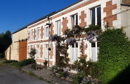 Neuville-lez-Beaulieu House | La Grange Aux Oiseaux