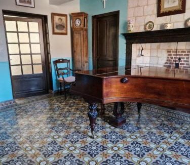 Bus-les-Artois House | La Grange aux Tommies-Pays du Coquelicot-Somme Battlefields