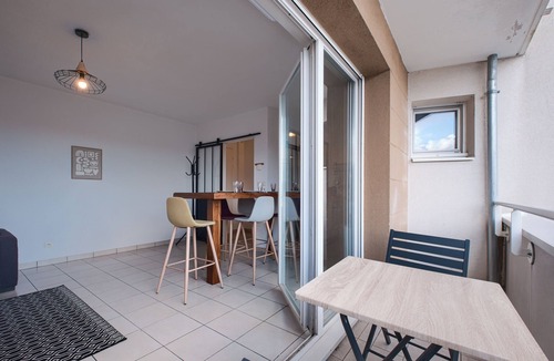 Laval Apartment | La Grange - Centre - Parking - Confort