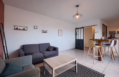 Laval Apartment | La Grange - Centre - Parking - Confort