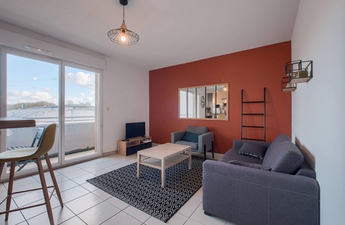 Laval Apartment | La Grange - Centre - Parking - Confort
