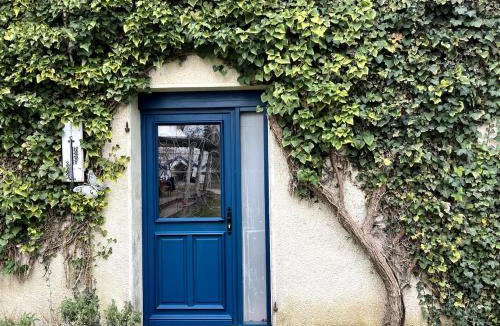 Uza House | La Grange Cirque