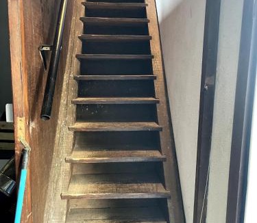 Uza House | La Grange Cirque