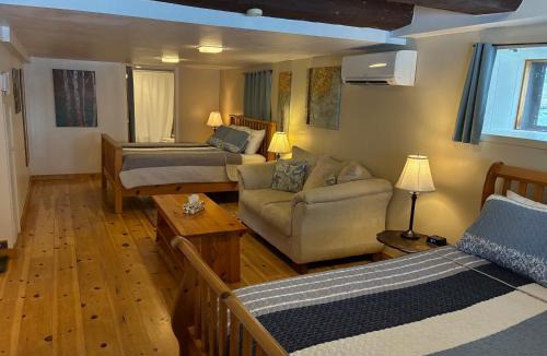 Wakefield Bed & Breakfast | La Grange Country Inn