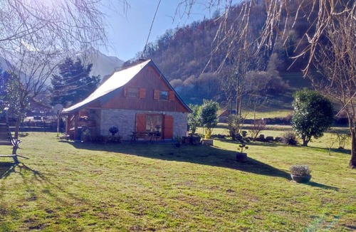 Ustou House | LA GRANGE DE GRAZET: A COSY REFUGE IN A GREEN SETTING