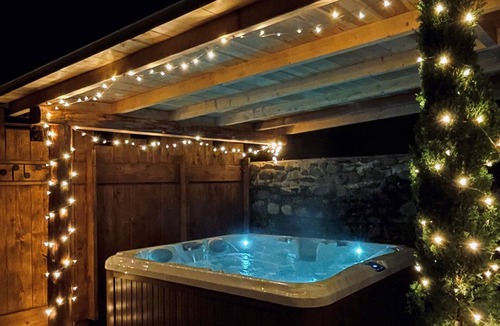 Lourdes House | La Grange des Pyrénées with heated pool and jacuzzi