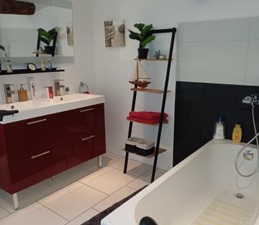Longue-Jumelles Bed & Breakfast | La Grange des Roisnes