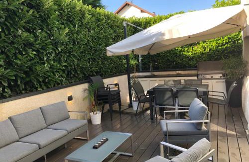Saint-Genis-Pouilly Villa | La Grange Emnitan - Grande maison 12 pers avec jacuzzi proche Genève