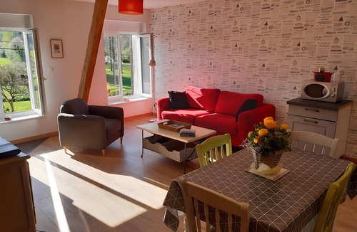 Neuville-lez-Beaulieu House | La Grange Aux Oiseaux Guest Rooms