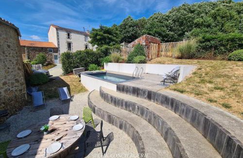 Saint-Michel-Mont-Mercure House | La Grange Gîte avec piscine proche Puy duFou