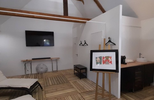 Saint-Sauveur-de-Flee House | La Grange - Guest house in Anjou Bleu
