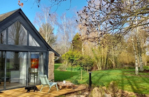 Saint-Sauveur-de-Flee House | La Grange - Guest house in Anjou Bleu