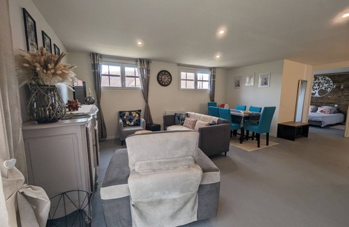 Neuilly-l'Eveque House | La Grange - Neuilly l'Evêque