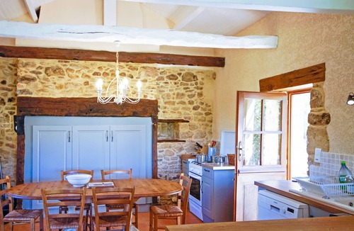 Larzac Apartment | La Grange - sleeps 6 guests in 3 bedrooms